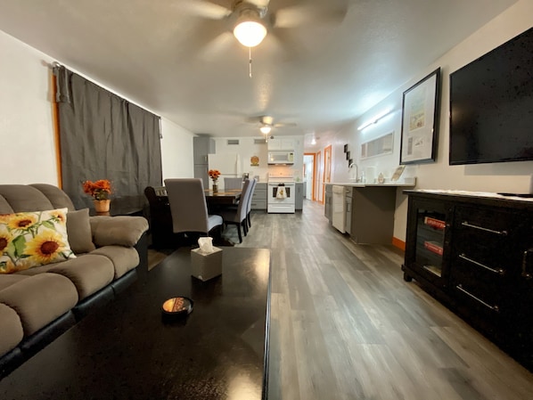 Smart TV, music library, video library, stereo