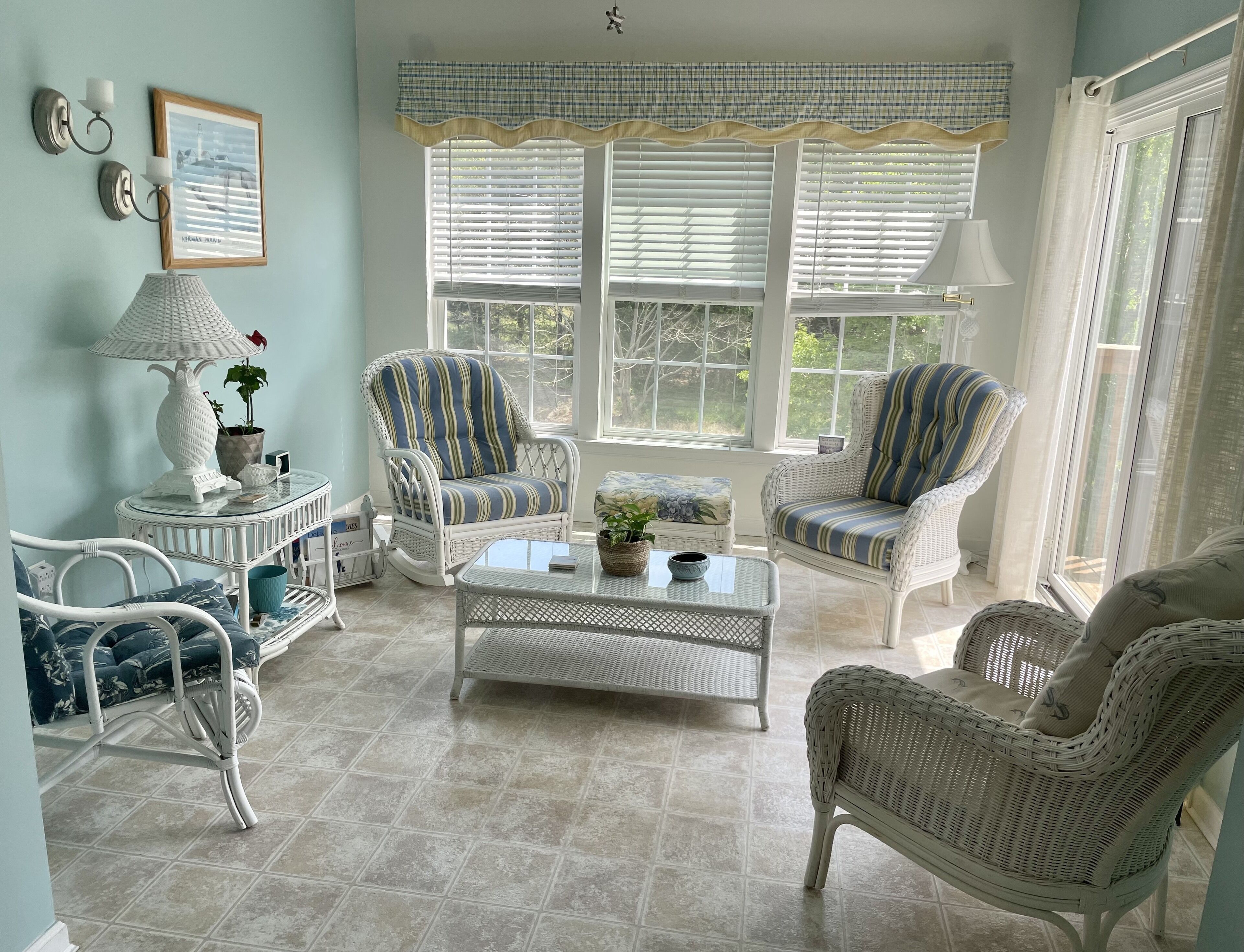 Spacious, Beachy 4BR Townhouse, 3.5 BA, Minutes from Bethany Beach