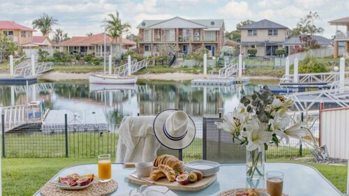 Nabilla Court - Waterfront Luxury with Paddleboards - Holiday Yamba