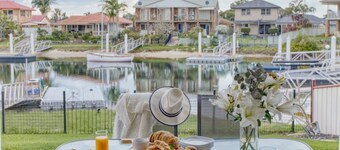 Nabilla Court - Waterfront Luxury with Paddleboards - Holiday Yamba