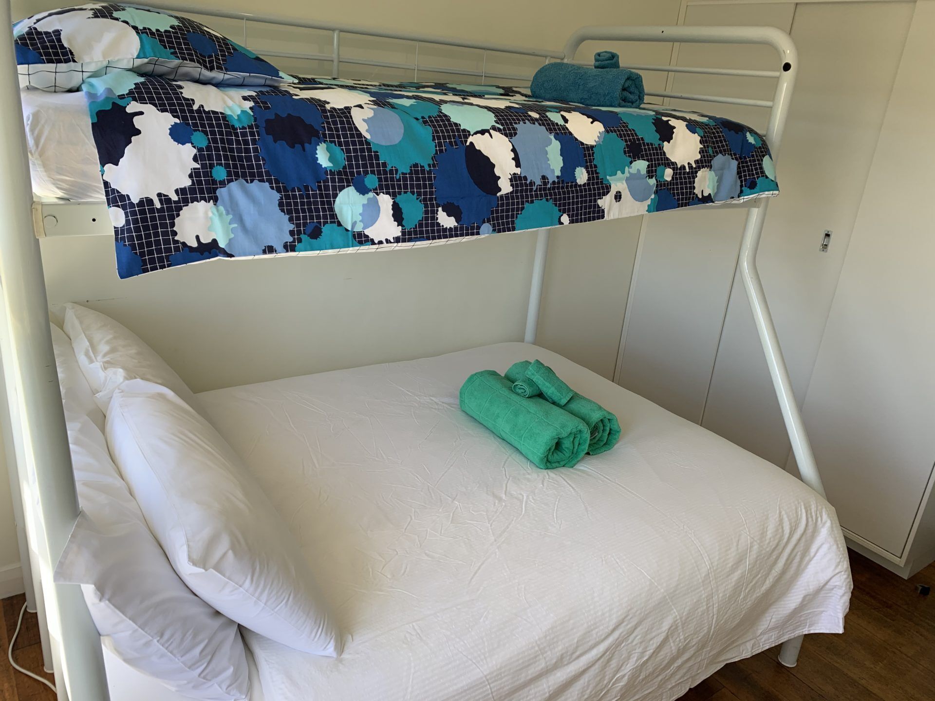 Perfect seaside cottage — image 18