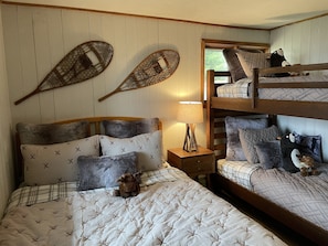 4 Schlafzimmer, Schreibtisch, Bügeleisen/Bügelbrett, kostenloses WLAN