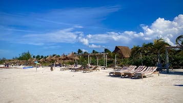 Playa privada en los alrededores, bar en la playa