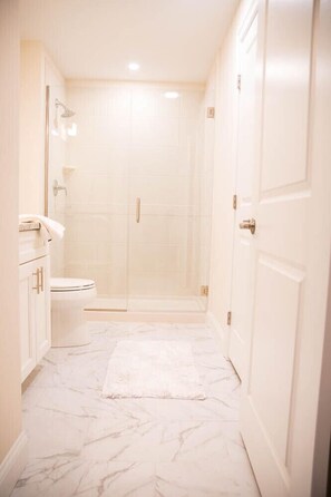 Shower, hair dryer, towels, soap - Prized 5th floor oceanfront location! (Hampton)