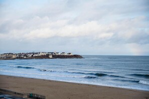 On the beach - Prized 5th floor oceanfront location! (Hampton)