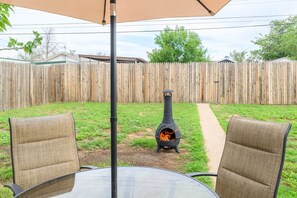 Outdoor dining - The Bright Home in Odessa TX (Odessa)