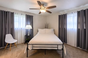 4 bedrooms, iron/ironing board, WiFi (free), bed sheets - The Bright Home in Odessa TX (Odessa)