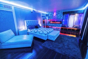 4 bedrooms, desk, iron/ironing board, travel crib