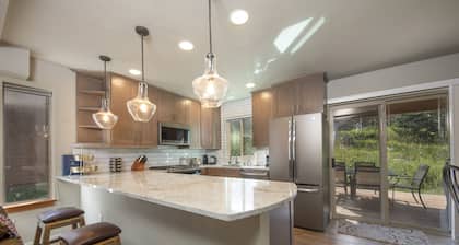 Modern Lush Duplex in the heart of the Mountains