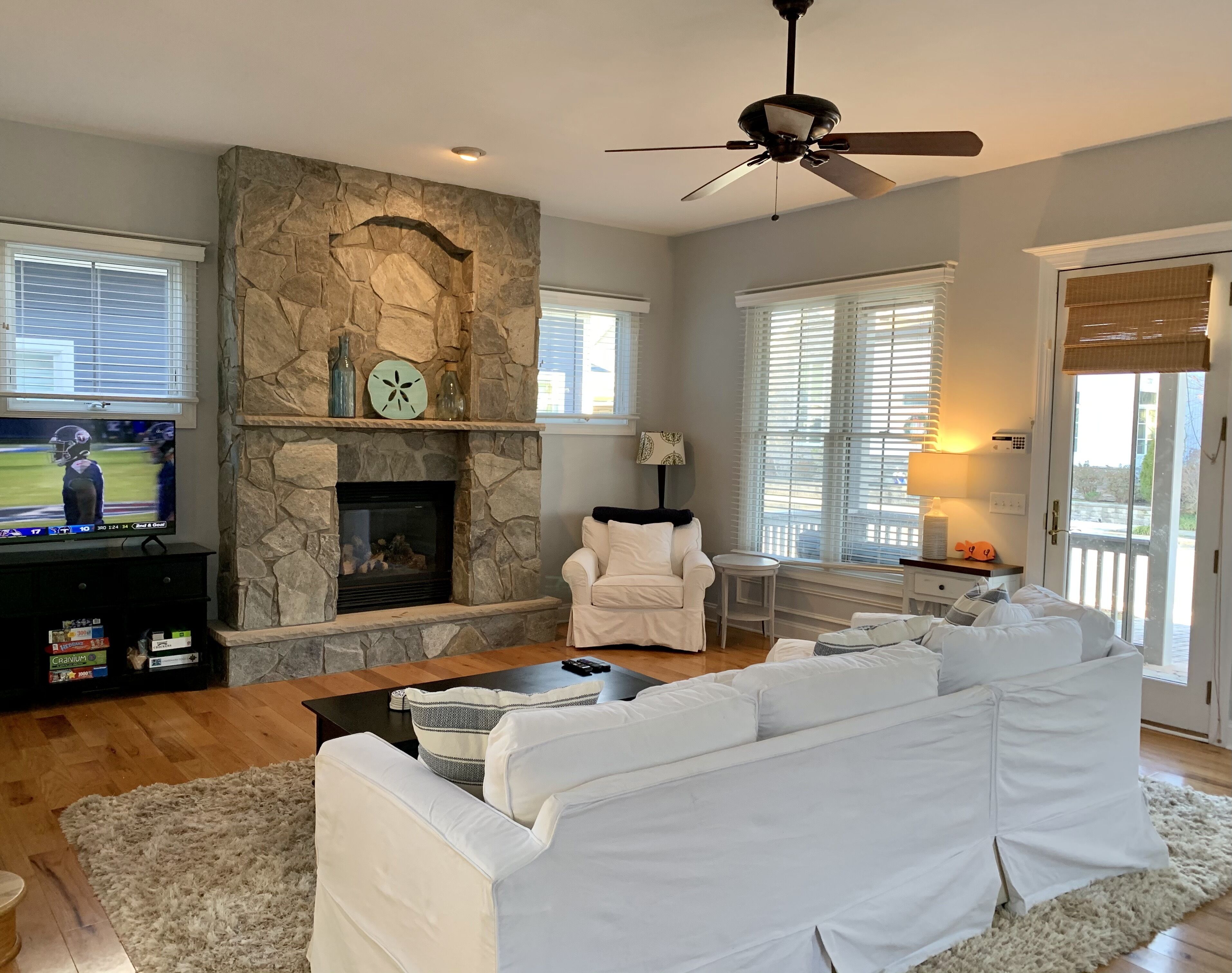 In-town charming 3 bed/3bath home.  Walk to shops/beach/trails. Pet friendly. 