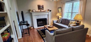 Fernseher, Kamin, Arbeitsbereiche