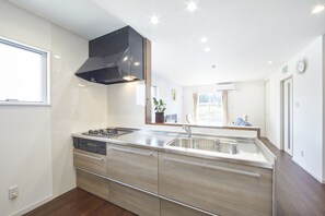 Private Vacation Home | Private kitchenette | Fridge, microwave, stovetop, cookware/dishes/utensils - villa PILINA (Motobu)