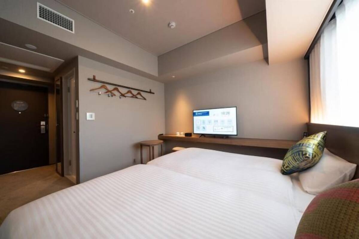 1 bedroom, premium bedding, down comforters, in-room safe