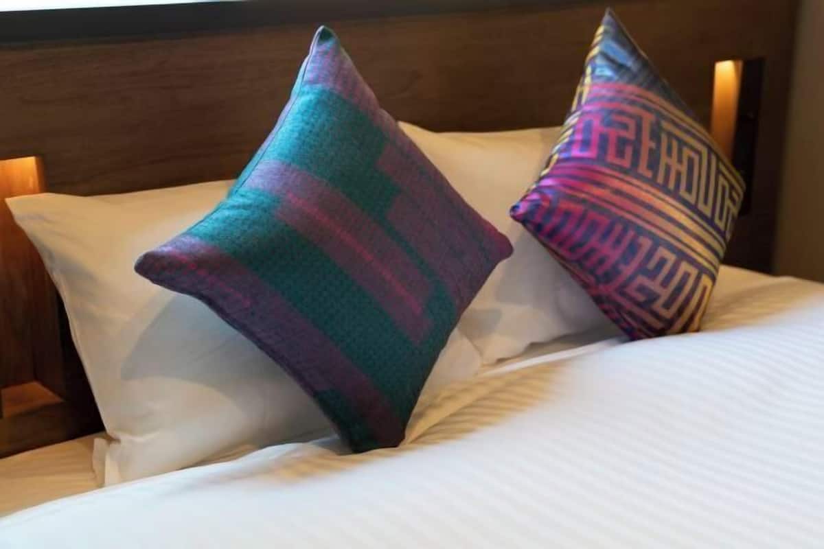 1 bedroom, premium bedding, down comforters, in-room safe
