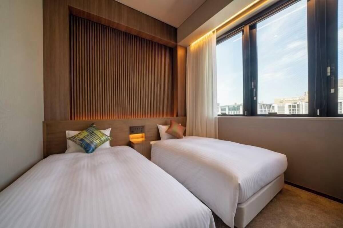 1 bedroom, premium bedding, down comforters, in-room safe