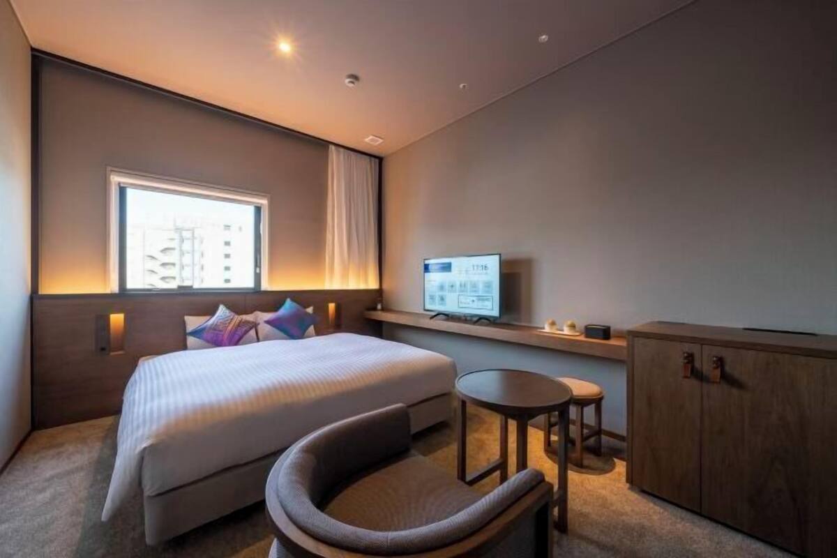 1 bedroom, premium bedding, down comforters, in-room safe