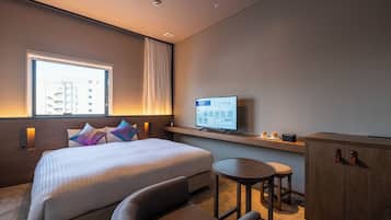 Height Ceiling Deluxe Double | Down comforters, in-room safe, blackout drapes, iron/ironing board