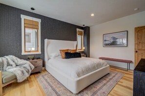 4 bedrooms, desk, iron/ironing board, travel cot