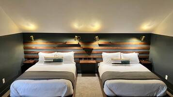 4 bedrooms, desk, iron/ironing board, travel crib