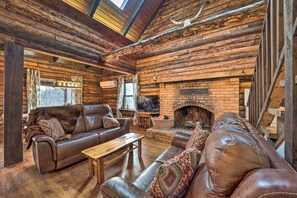 TV, fireplace, DVD player, books - Relaxing Retreat w/ Private Dock on Claytor Lake! (Dublin)