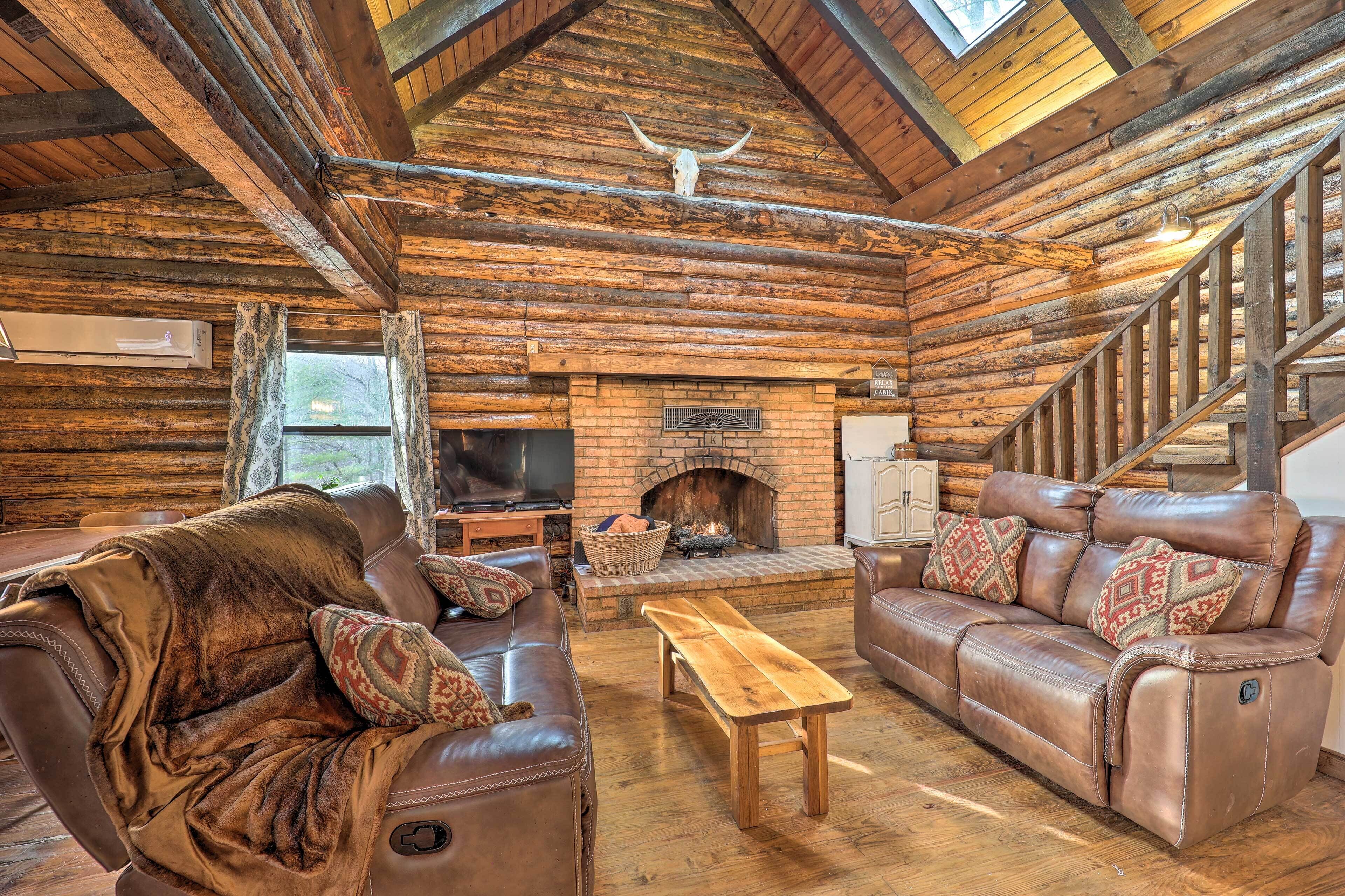 TV, fireplace, DVD player, books