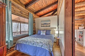 2 bedrooms, iron/ironing board, travel cot, Internet - Relaxing Retreat w/ Private Dock on Claytor Lake! (Dublin)