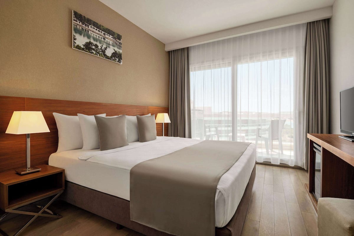 1 bedroom, hypo-allergenic bedding, pillow-top beds, minibar