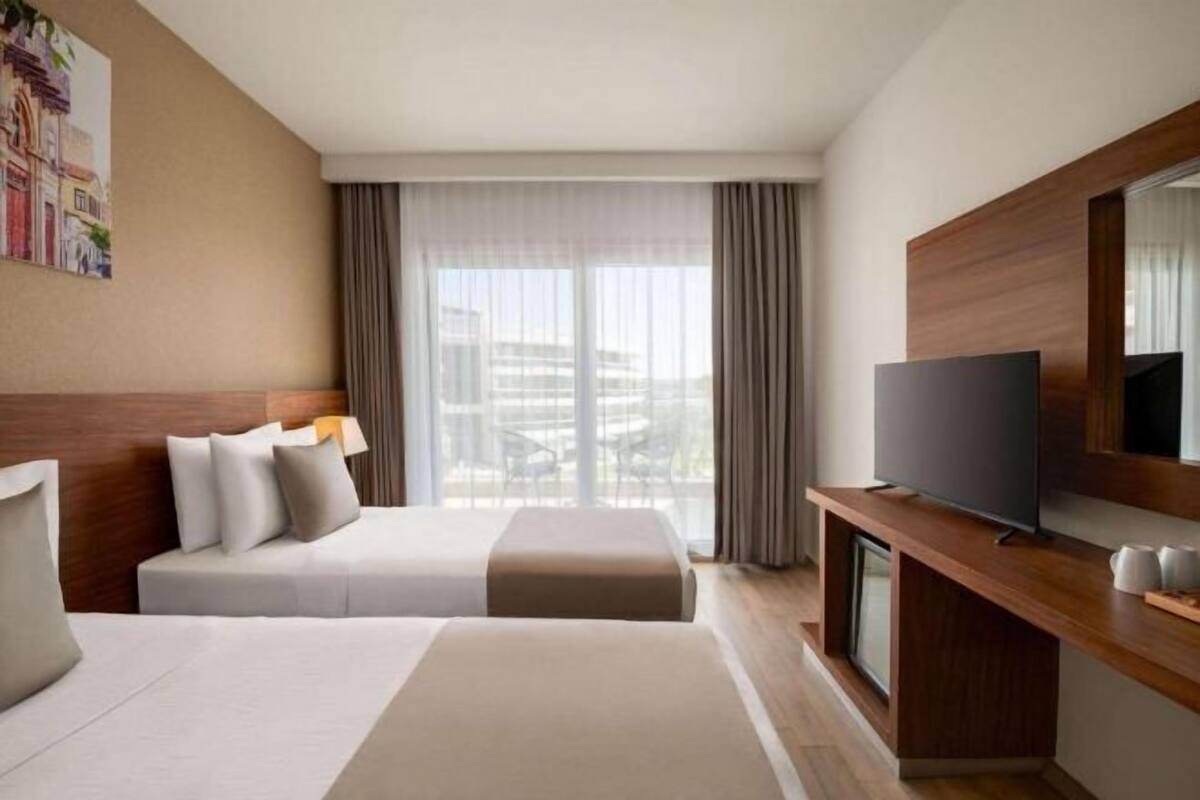 1 bedroom, hypo-allergenic bedding, pillow-top beds, minibar