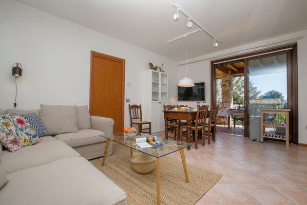 Family Apartment, Multiple Bedrooms (Casa Valtenesi) | Living area
