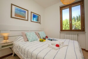 Appartement Familial, plusieurs chambres (Casa Valtenesi) | 2 chambres, fer et planche à repasser, Wi-Fi gratuit, draps fournis