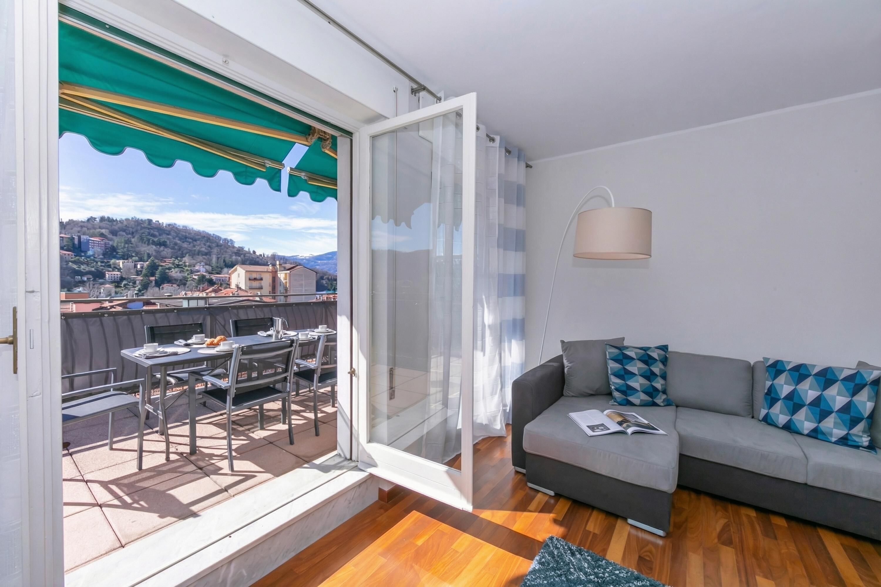 Family Apartment, Multiple Bedrooms, 2 Bathrooms (Appartamento Il Golfo Lake View) | View from room