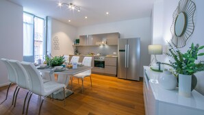 Appartement familial, 2 chambres, 2 salles de bains (Star of Lugano with Balcony) | Restauration