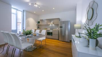 Family Apartment, 2 Bedrooms, 2 Bathrooms (Star of Lugano) | Dining