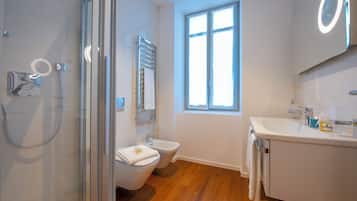 Family Apartment, Multiple Bedrooms, 2 Bathrooms (Star of Lugano) | Bathroom | Shower, hair dryer, bidet, towels
