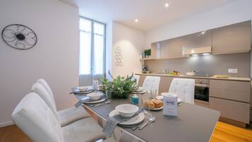 Family Apartment, 2 Bedrooms, 2 Bathrooms (Star of Lugano) | Dining
