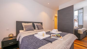 2 bedrooms, iron/ironing board, bed sheets