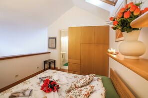 Townhome för familj - flera sovrum - 2 badrum - vid sjön (Riva del Caolino) | 2 sovrum, strykjärn/strykbräda, wi-fi och sängkläder