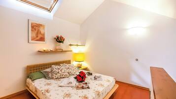 Family Townhome, Multiple Bedrooms, 2 Bathrooms, Lakeside (Riva del Caolino) | 2 bedrooms, iron/ironing board, WiFi, bed sheets