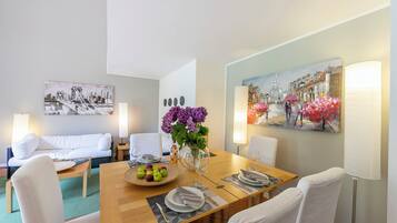 Family Townhome, Multiple Bedrooms, 2 Bathrooms, Lakeside (Riva del Caolino) | In-room dining