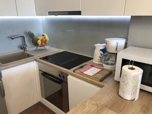 Apartment (Comfort One Bedroom Apartment) | Private kitchen | Fridge, microwave, stovetop, dishwasher - Apartment City Walk (Split)
