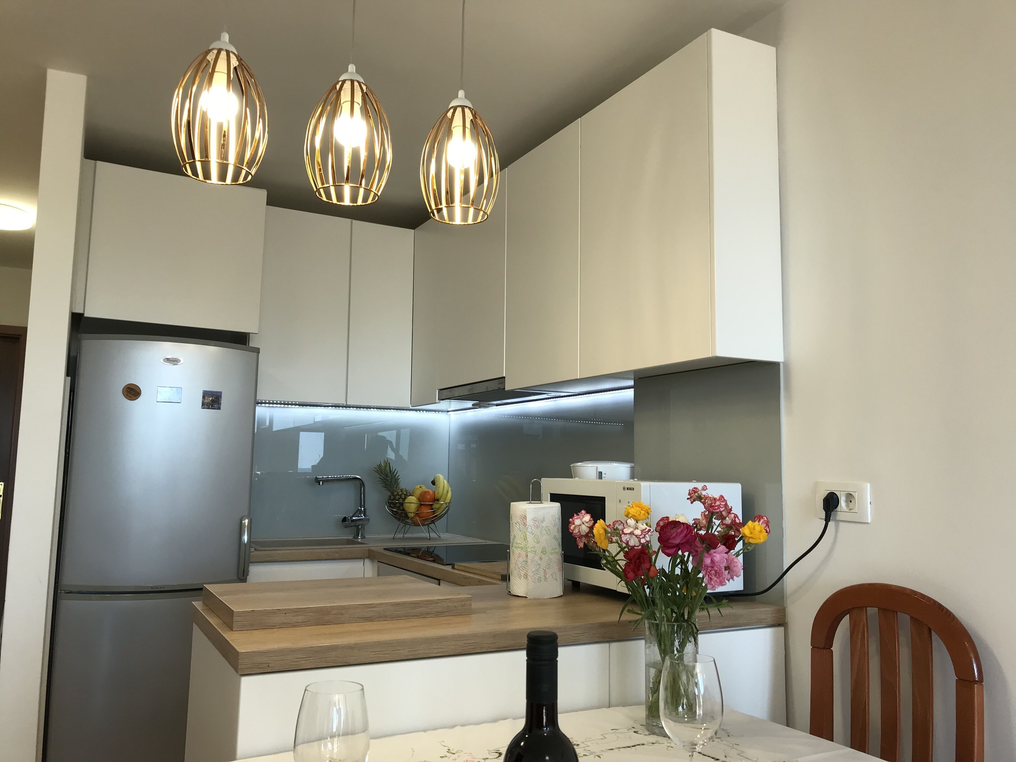 Huoneisto (Comfort One Bedroom Apartment) | Yksityinen keittiö | Jääkaappi, mikroaaltouuni, liesi, astianpesukone