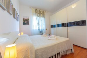 Family Apartment, Multiple Bedrooms, Mountainside (La Rosa Dei Venti Lake View Terrace) | 2 bedrooms, iron/ironing board, bed sheets - La Rosa Dei Venti Lake View Terrace (Stresa)