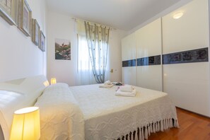 Family Apartment, 2 Bedrooms, Mountainside (La Rosa Dei Venti Lake View Terrace) | 2 bedrooms, iron/ironing board, bed sheets