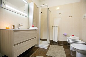 Family Apartment, Multiple Bedrooms (Borgo Degli Ulivi shared pool- 200m) | Bathroom