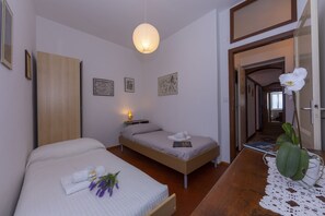 2 Schlafzimmer, Bügeleisen/Bügelbrett, Bettwäsche