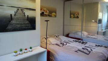 1 chambre, fer et planche Ă repasser, Wi-Fi, draps fournis
