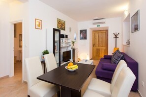 In-room dining - Nila's Place (Dubrovnik)