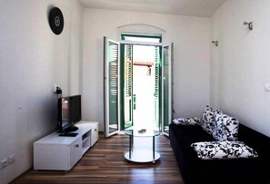 Télévision à écran plat