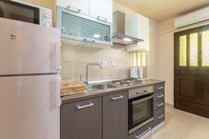 Refrigerador, microondas, placa de cocina, tetera/pava eléctrica