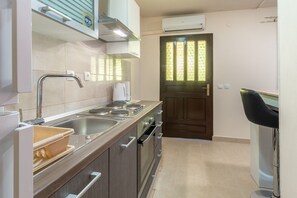 Refrigerador, microondas, placa de cocina, tetera/pava eléctrica